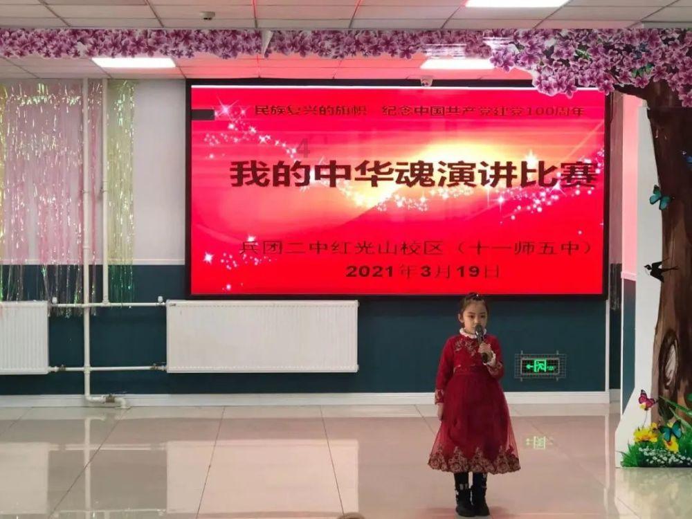 有哪些用基础款一衣多穿的穿搭思路？游戏画面