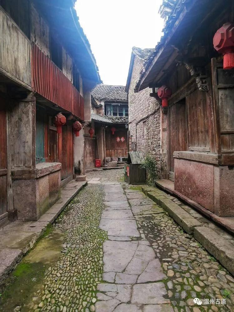 吕布败亡后,他的貂蝉、赤兔马、方天画戟,最后分别落入谁人之手